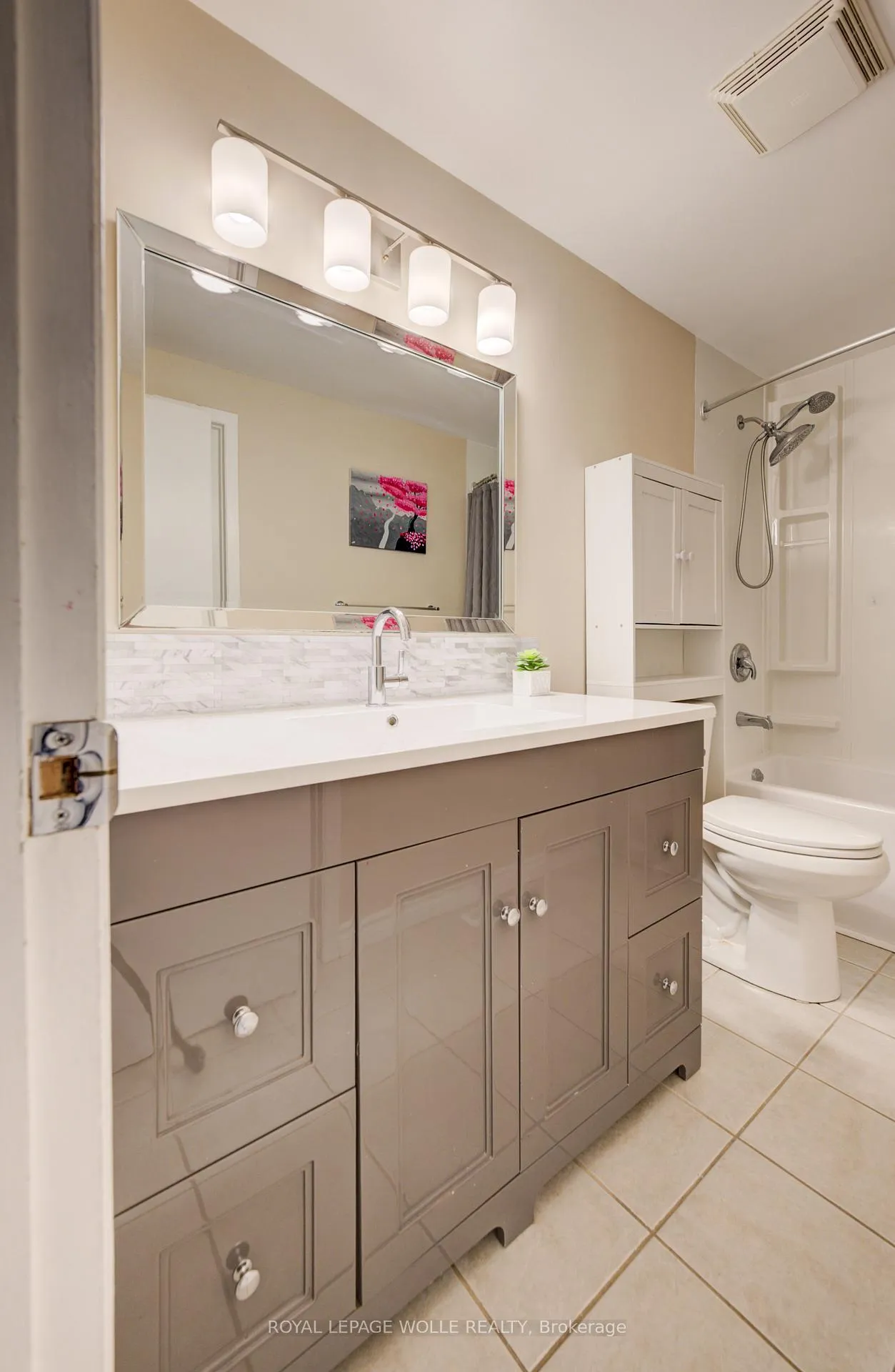 Photo 21 of 27 Glen Avon Crescent, Kitchener — HOMEH