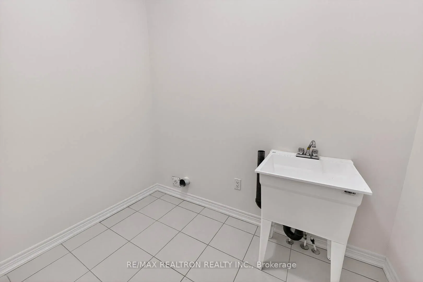 Photo 21 of 1 Wakefield Boulevard, Essa, Angus — HOMEH