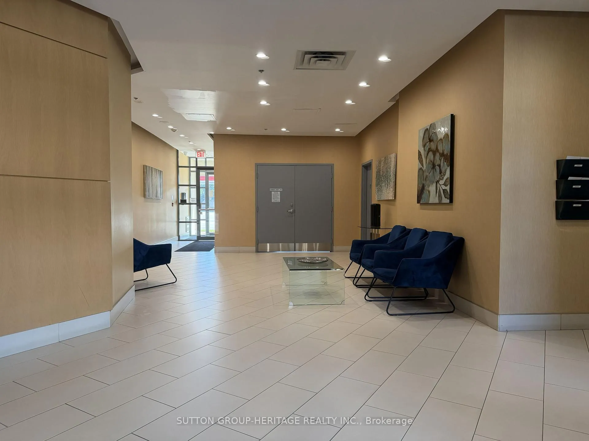 Photo 4 of Unit 404, 7730 Kipling Avenue, Vaughan, West Woodbridge — HOMEH