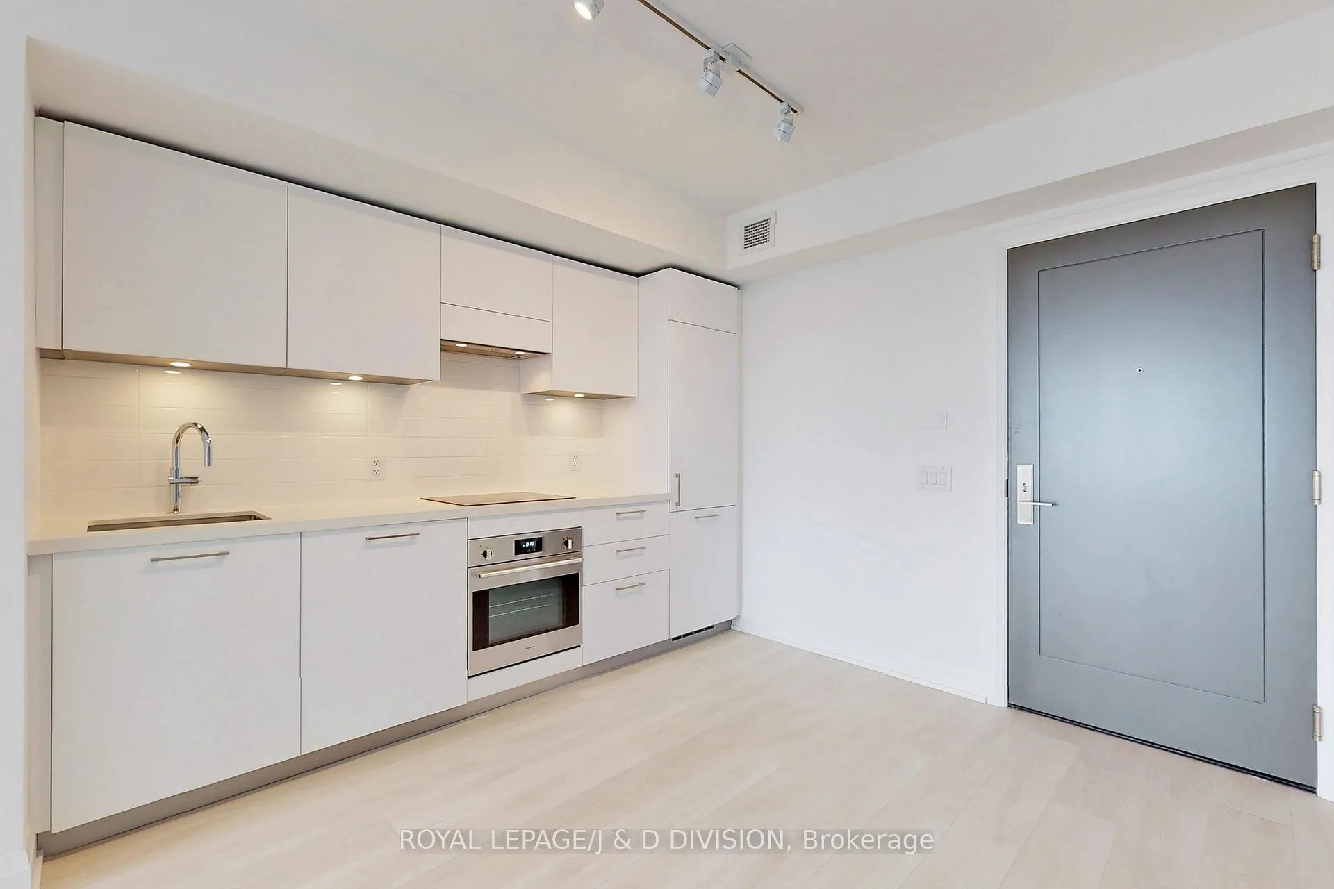 Photo 3 of Unit 510, 33 Frederick Todd Way, Toronto, Thorncliffe Park — HOMEH