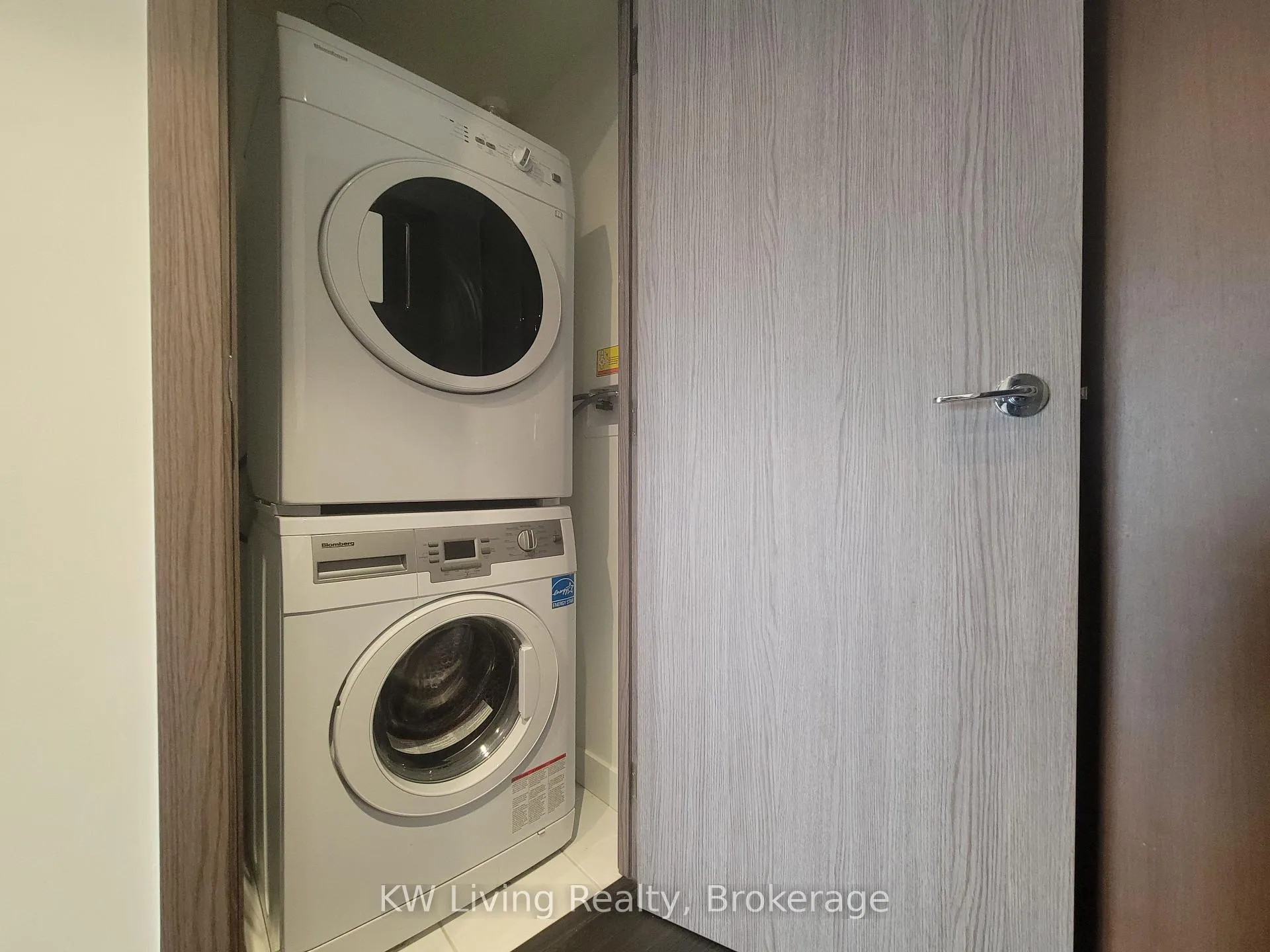 Photo 10 of Unit 1006, 19 Bathurst Street, Toronto, Waterfront Communities — HOMEH