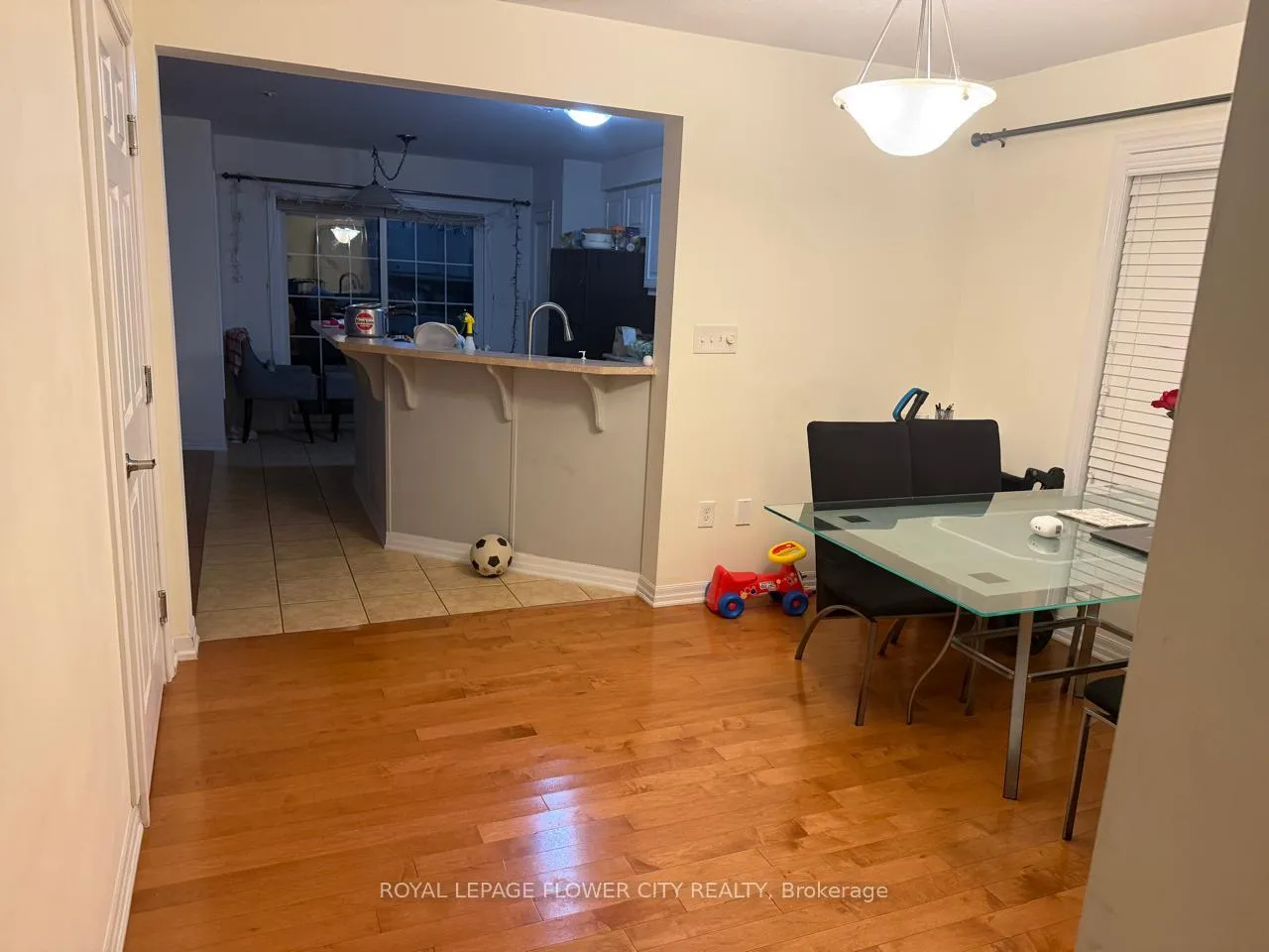 Photo 5 of 12 Osgoode Street, Cambridge, Silver Heights — HOMEH
