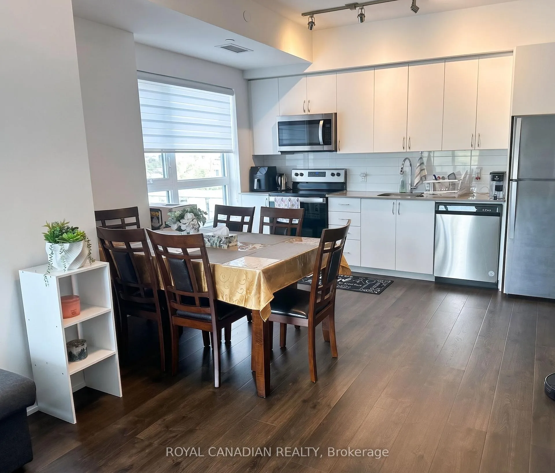 Photo 7 of Unit 301, 56 Lakeside Terrace, Barrie, Little Lake — HOMEH