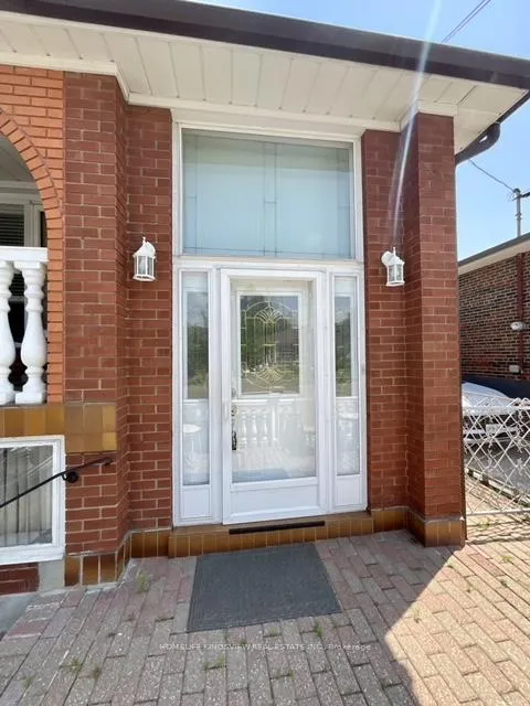 Photo 5 of 51 Seacliffe Boulevard, North York, Humber Summit — HOMEH