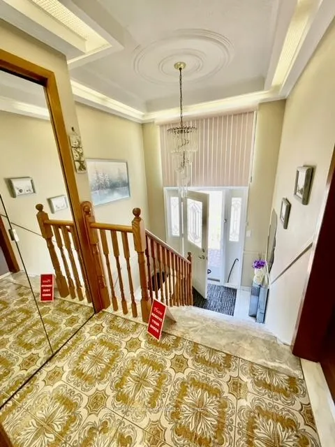 Photo 6 of 51 Seacliffe Boulevard, North York, Humber Summit — HOMEH