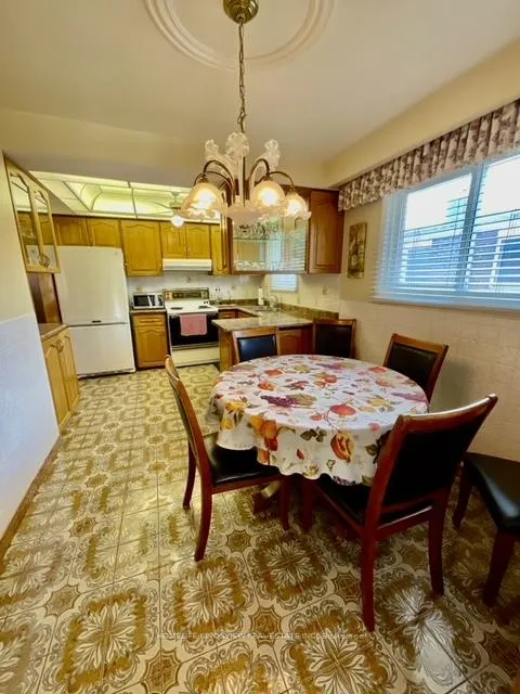 Photo 17 of 51 Seacliffe Boulevard, North York, Humber Summit — HOMEH