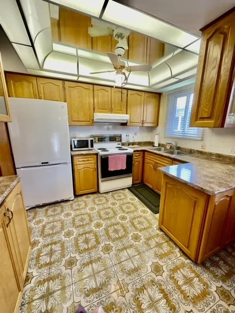 Photo 18 of 51 Seacliffe Boulevard, North York, Humber Summit — HOMEH