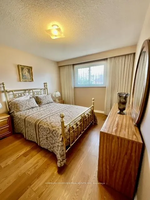 Photo 21 of 51 Seacliffe Boulevard, North York, Humber Summit — HOMEH