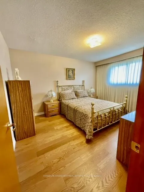 Photo 25 of 51 Seacliffe Boulevard, North York, Humber Summit — HOMEH