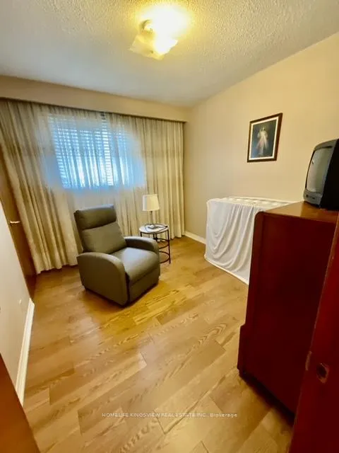 Photo 29 of 51 Seacliffe Boulevard, North York, Humber Summit — HOMEH