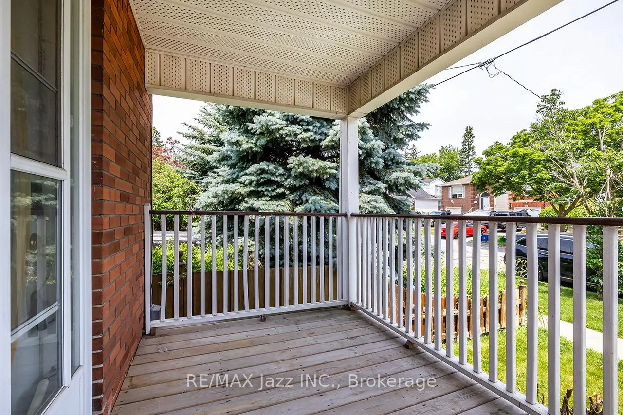 Photo 3 of 100 Montrave Avenue, Oshawa, Vanier — HOMEH