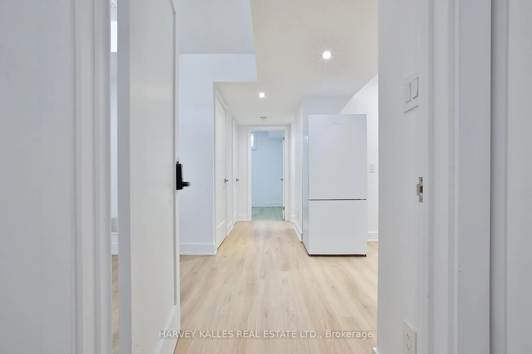 Photo 5 of 112 Fourth Street, Etobicoke, New Toronto — HOMEH