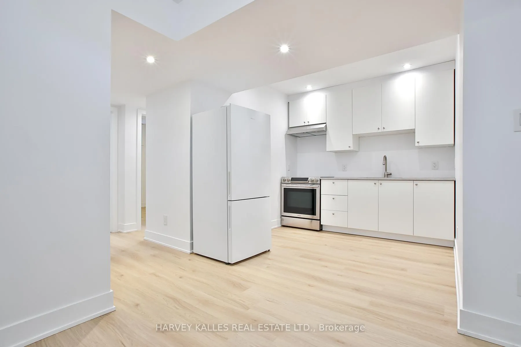 Photo 6 of 112 Fourth Street, Etobicoke, New Toronto — HOMEH
