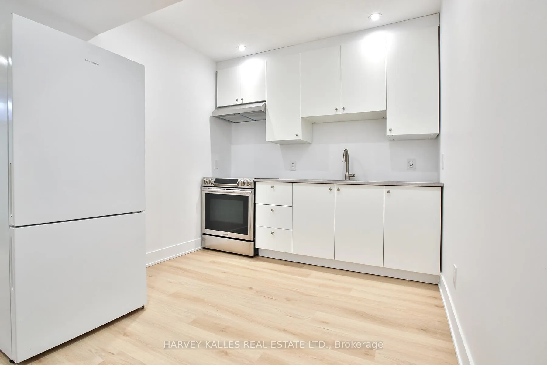 Photo 11 of 112 Fourth Street, Etobicoke, New Toronto — HOMEH