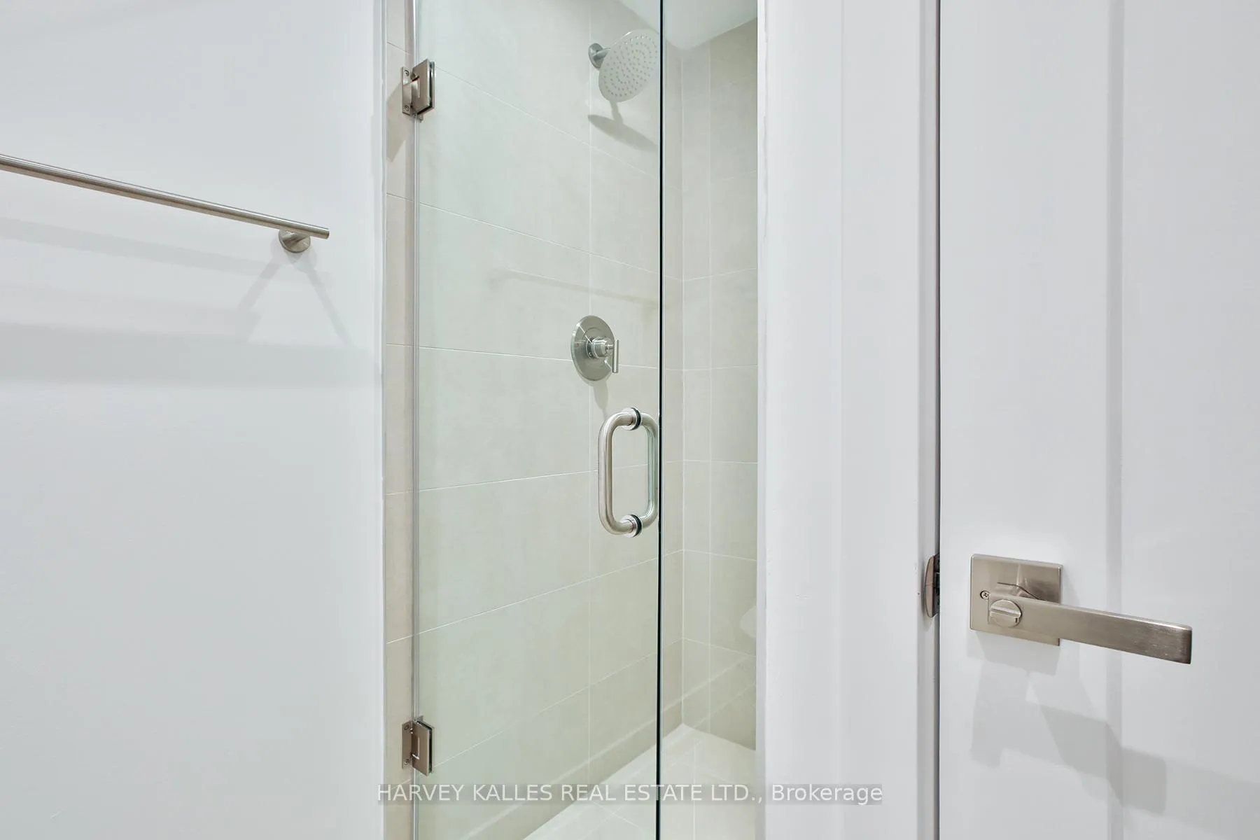 Photo 17 of 112 Fourth Street, Etobicoke, New Toronto — HOMEH
