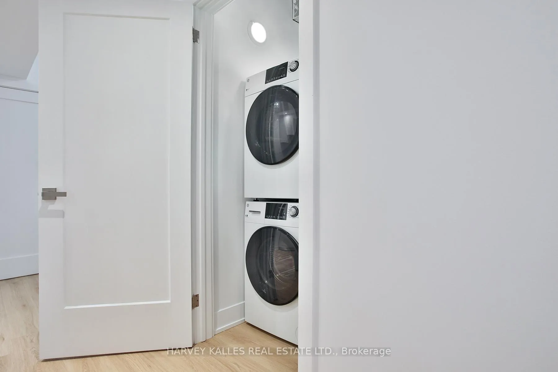 Photo 18 of 112 Fourth Street, Etobicoke, New Toronto — HOMEH