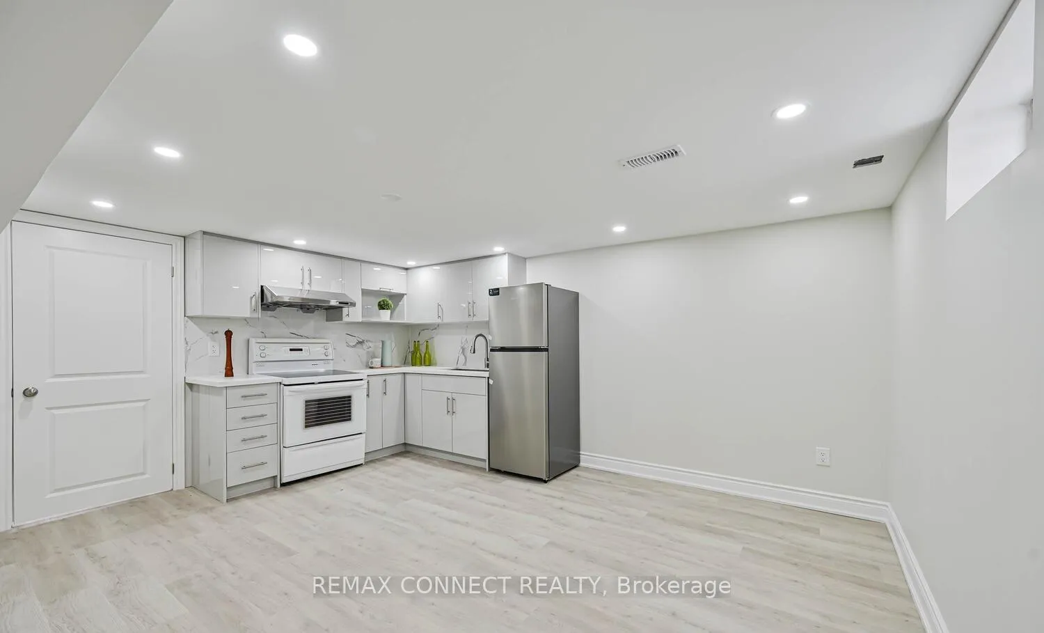 Photo 5 of 55 Taysham Crescent, Etobicoke, Thistletown-Beaumonde Heights — HOMEH
