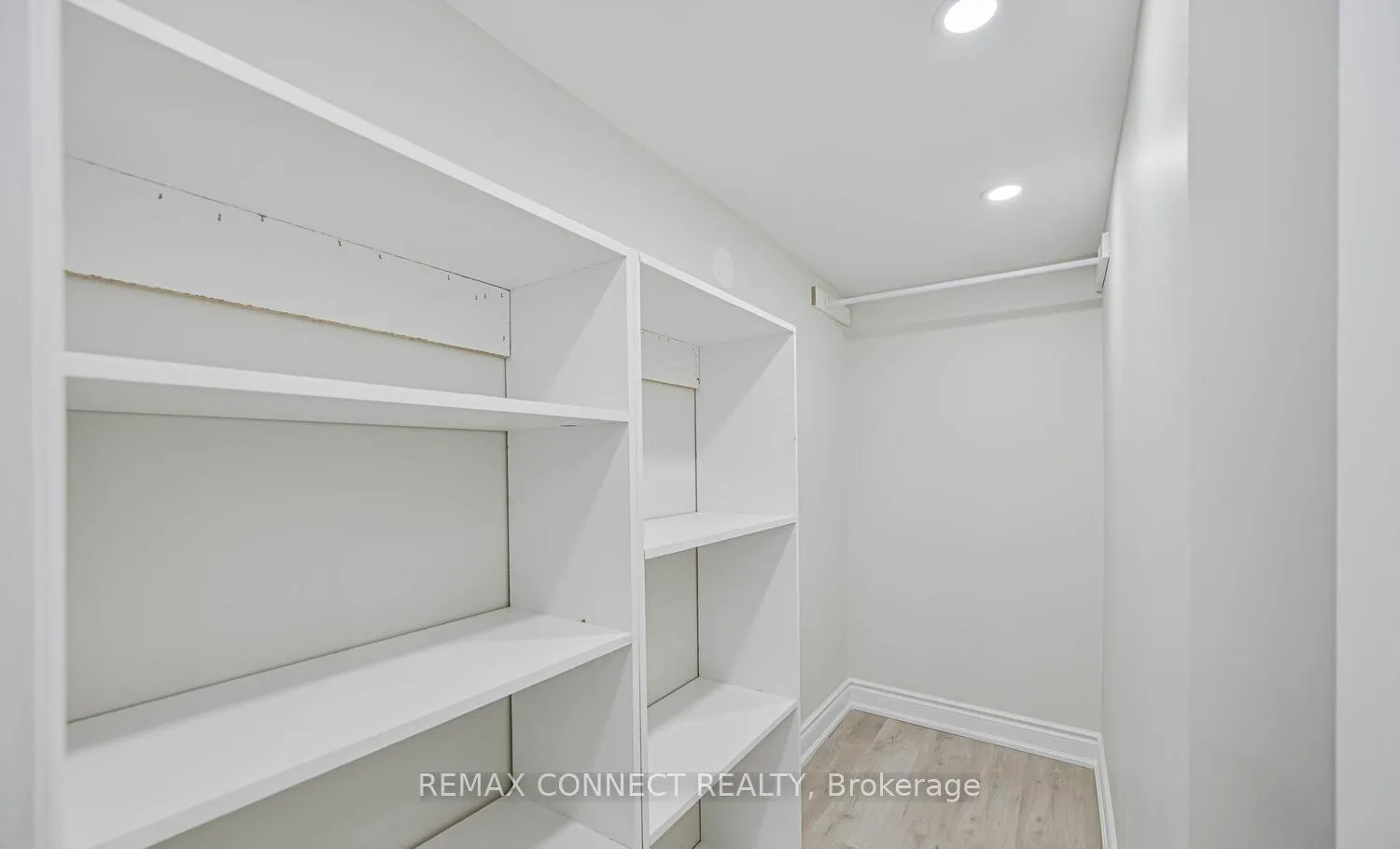 Photo 7 of 55 Taysham Crescent, Etobicoke, Thistletown-Beaumonde Heights — HOMEH