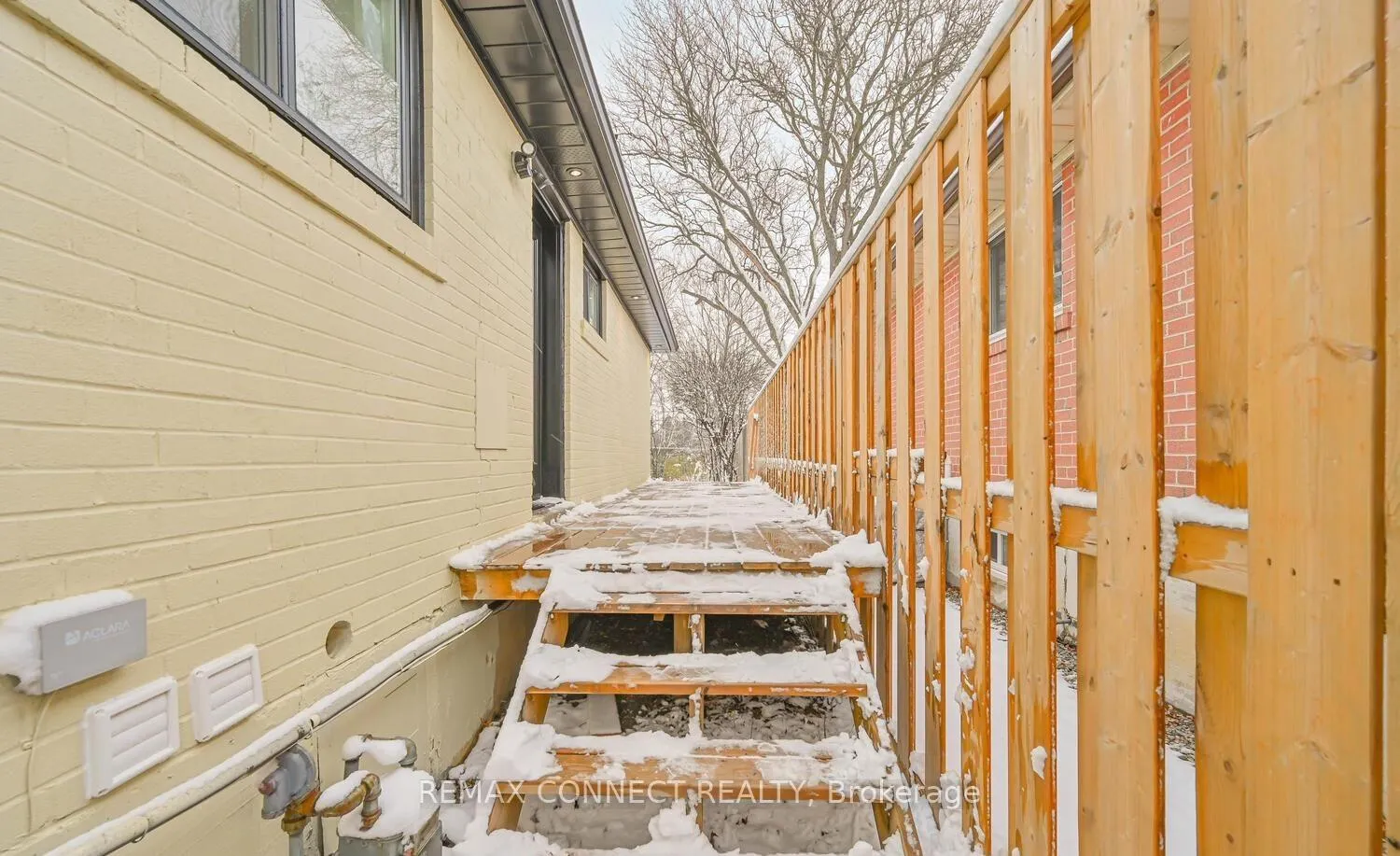 Photo 10 of 55 Taysham Crescent, Etobicoke, Thistletown-Beaumonde Heights — HOMEH