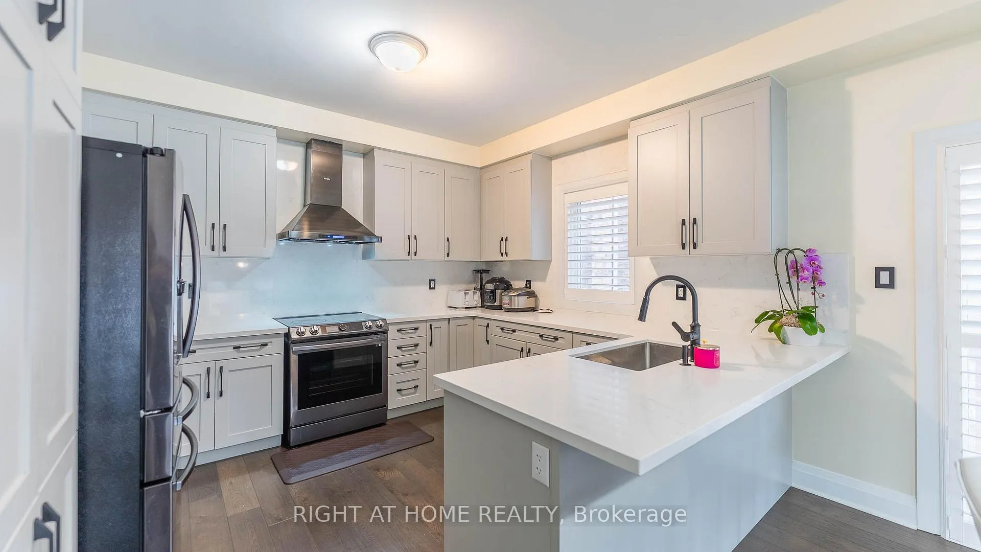Photo 9 of 707 Audley Road S, Ajax, South East — HOMEH