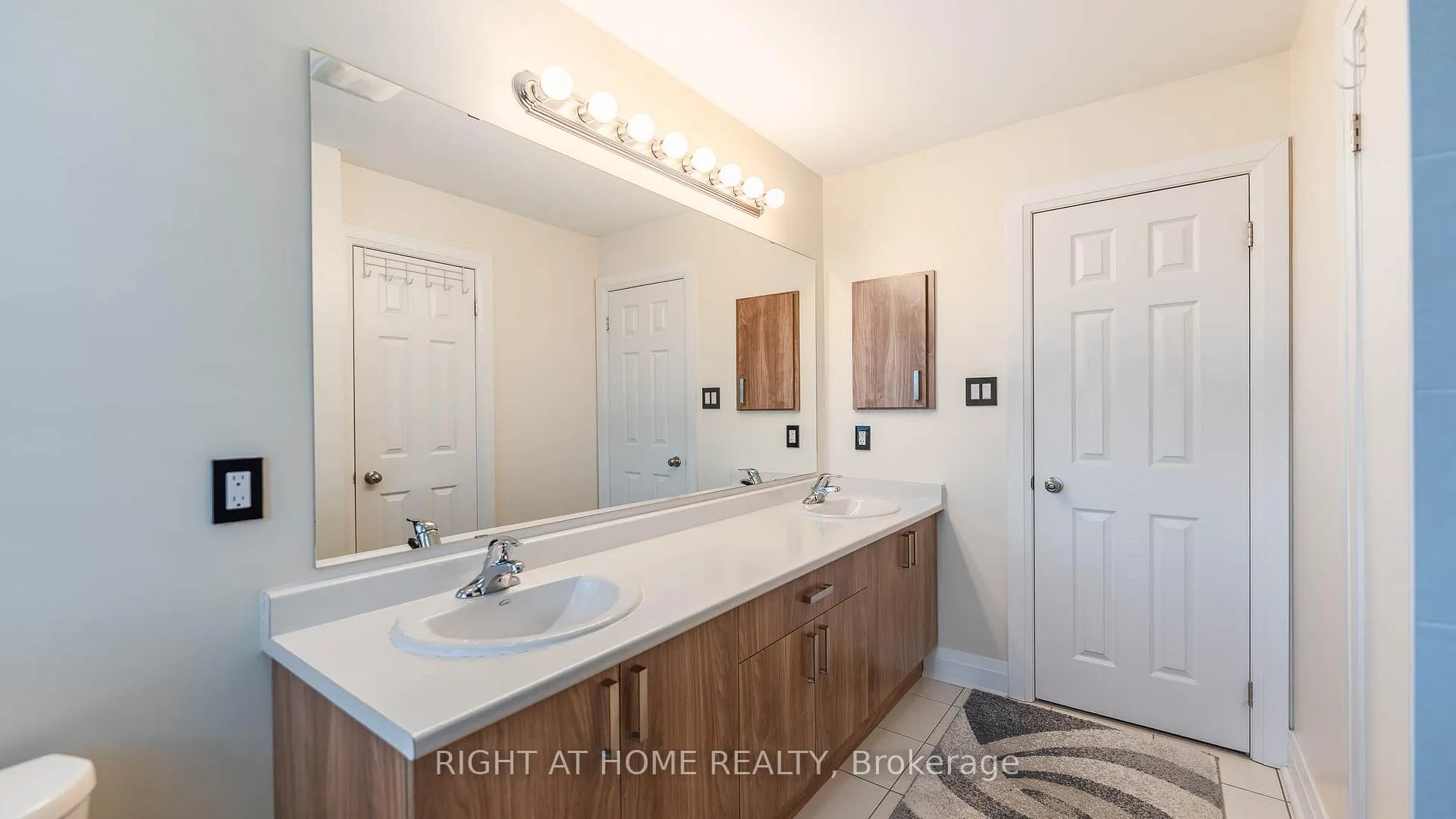 Photo 25 of 707 Audley Road S, Ajax, South East — HOMEH