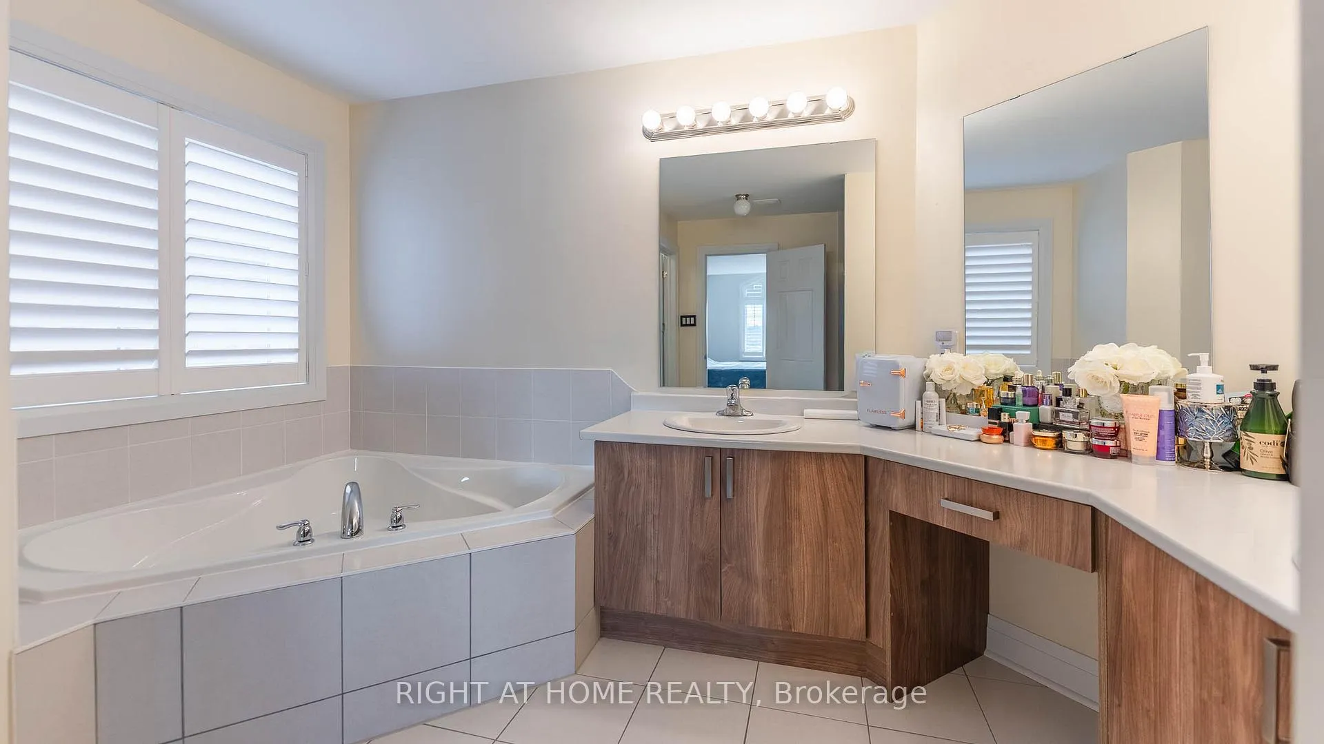 Photo 35 of 707 Audley Road S, Ajax, South East — HOMEH