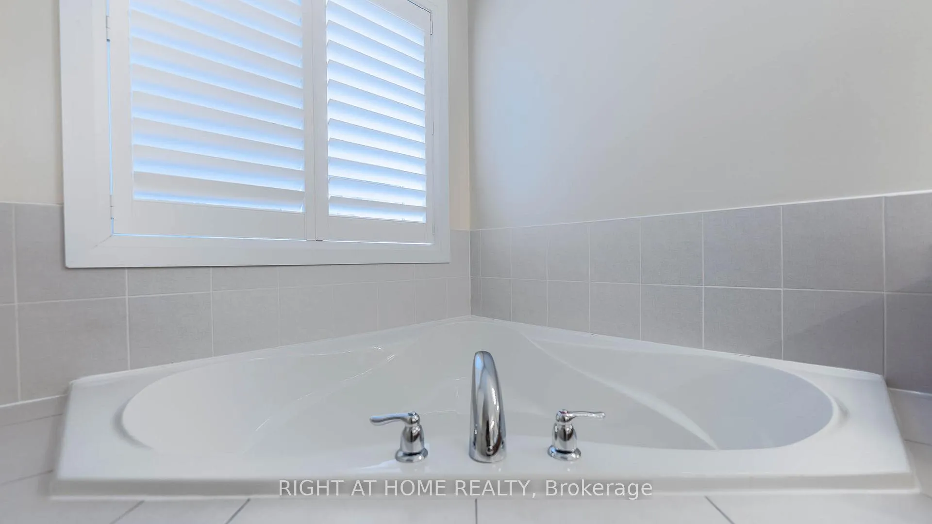 Photo 38 of 707 Audley Road S, Ajax, South East — HOMEH