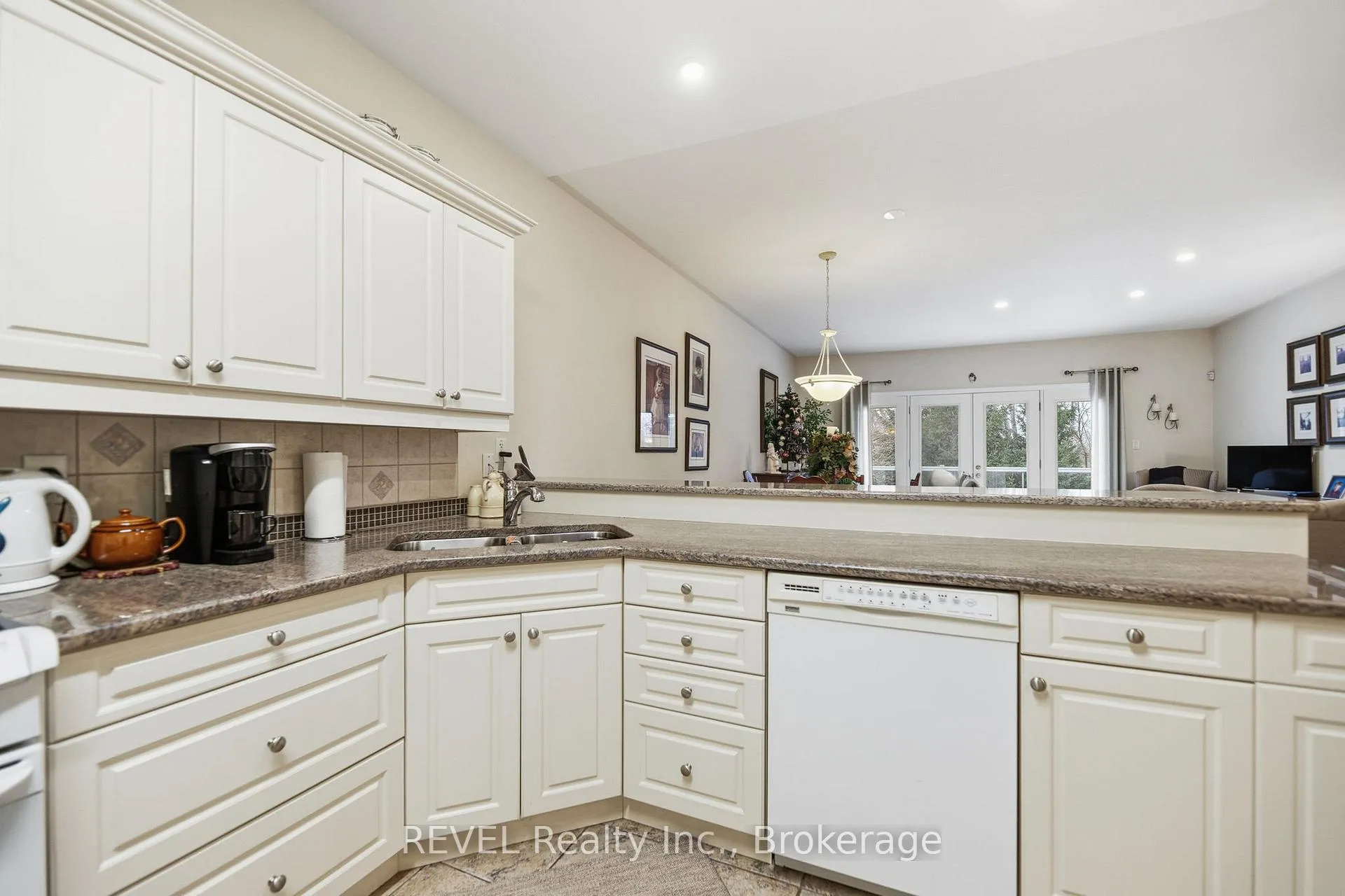 Photo 13 of 6295 Forest Ridge Drive, Niagara Falls, Stamford — HOMEH