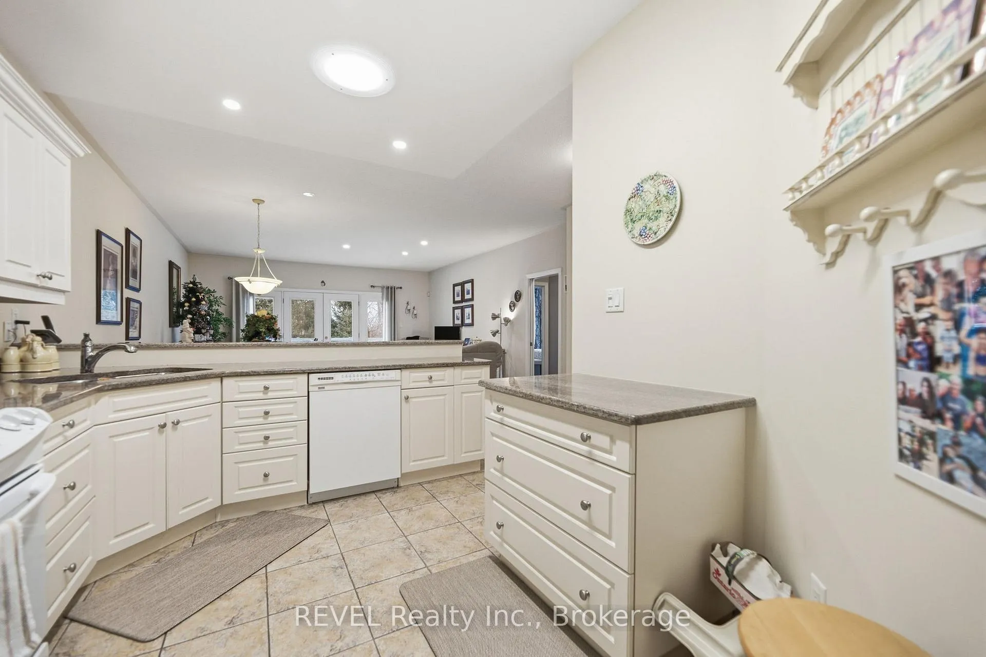 Photo 14 of 6295 Forest Ridge Drive, Niagara Falls, Stamford — HOMEH