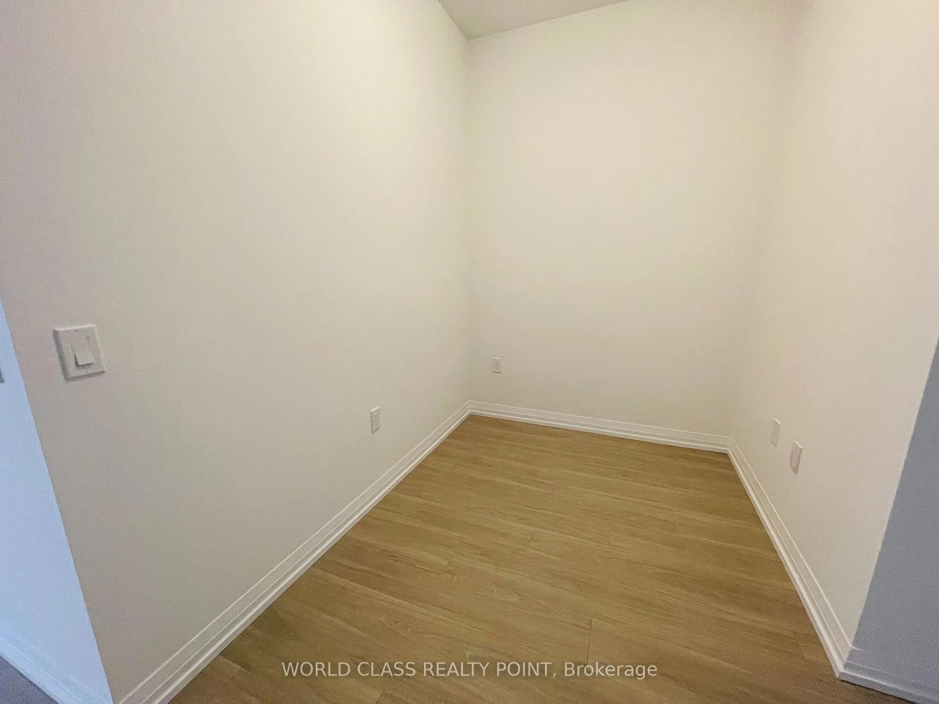 Photo 3 of Unit 1114, 50 Dunfield Avenue, Toronto, Mount Pleasant West — HOMEH