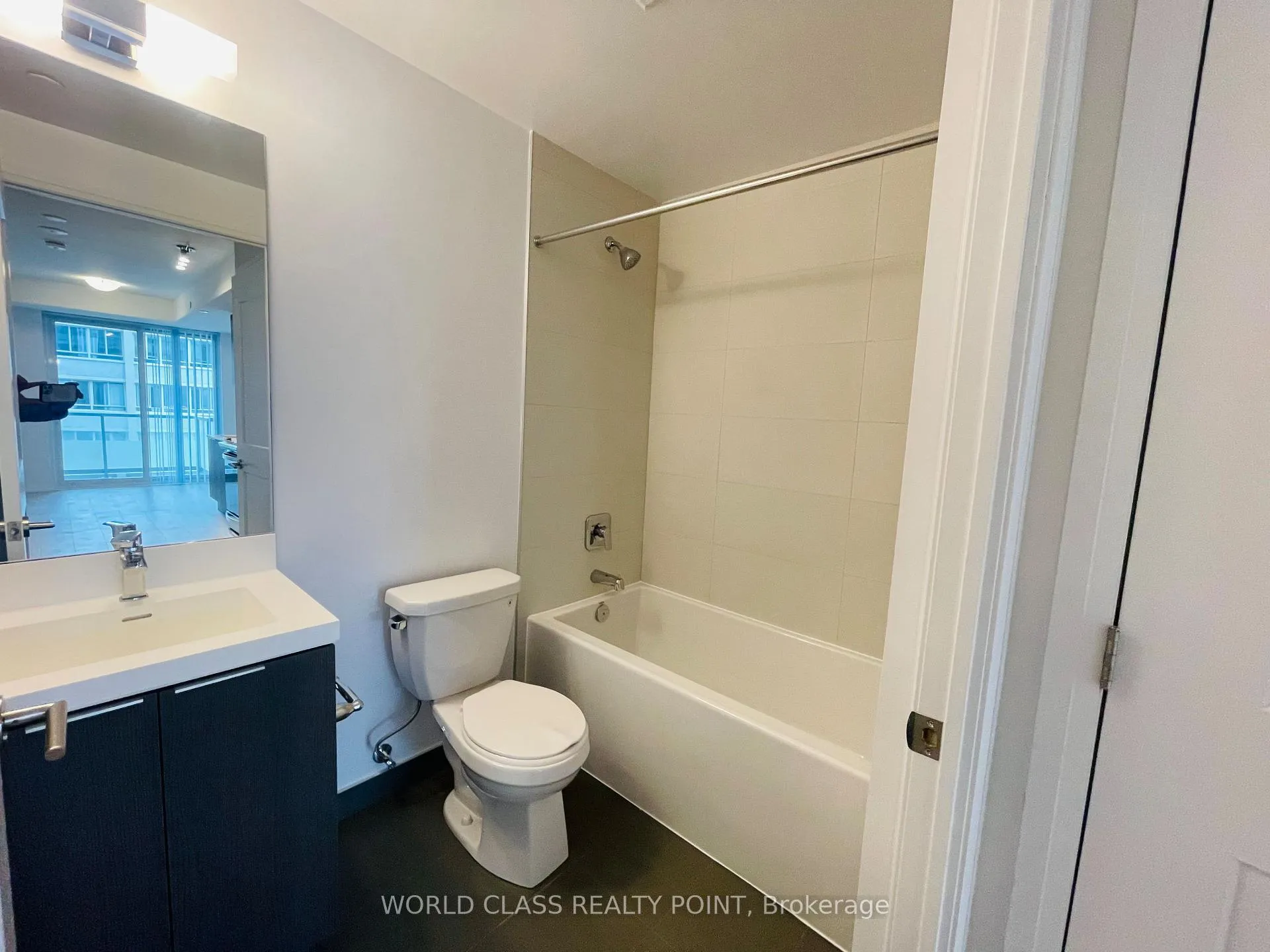 Photo 5 of Unit 1114, 50 Dunfield Avenue, Toronto, Mount Pleasant West — HOMEH
