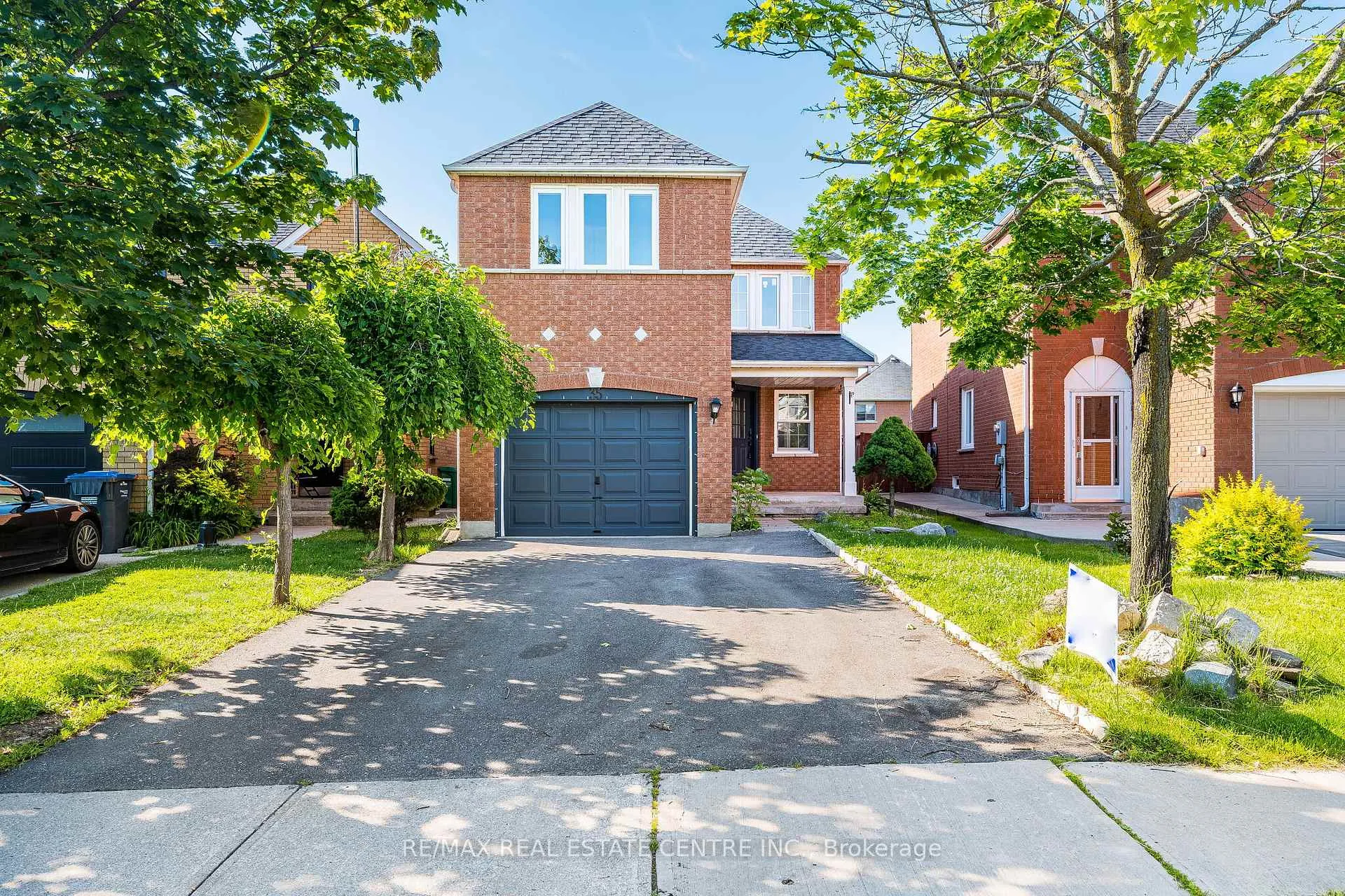 Photo 1 of 35 Twisted Oak Street, Brampton, Sandringham-Wellington — HOMEH