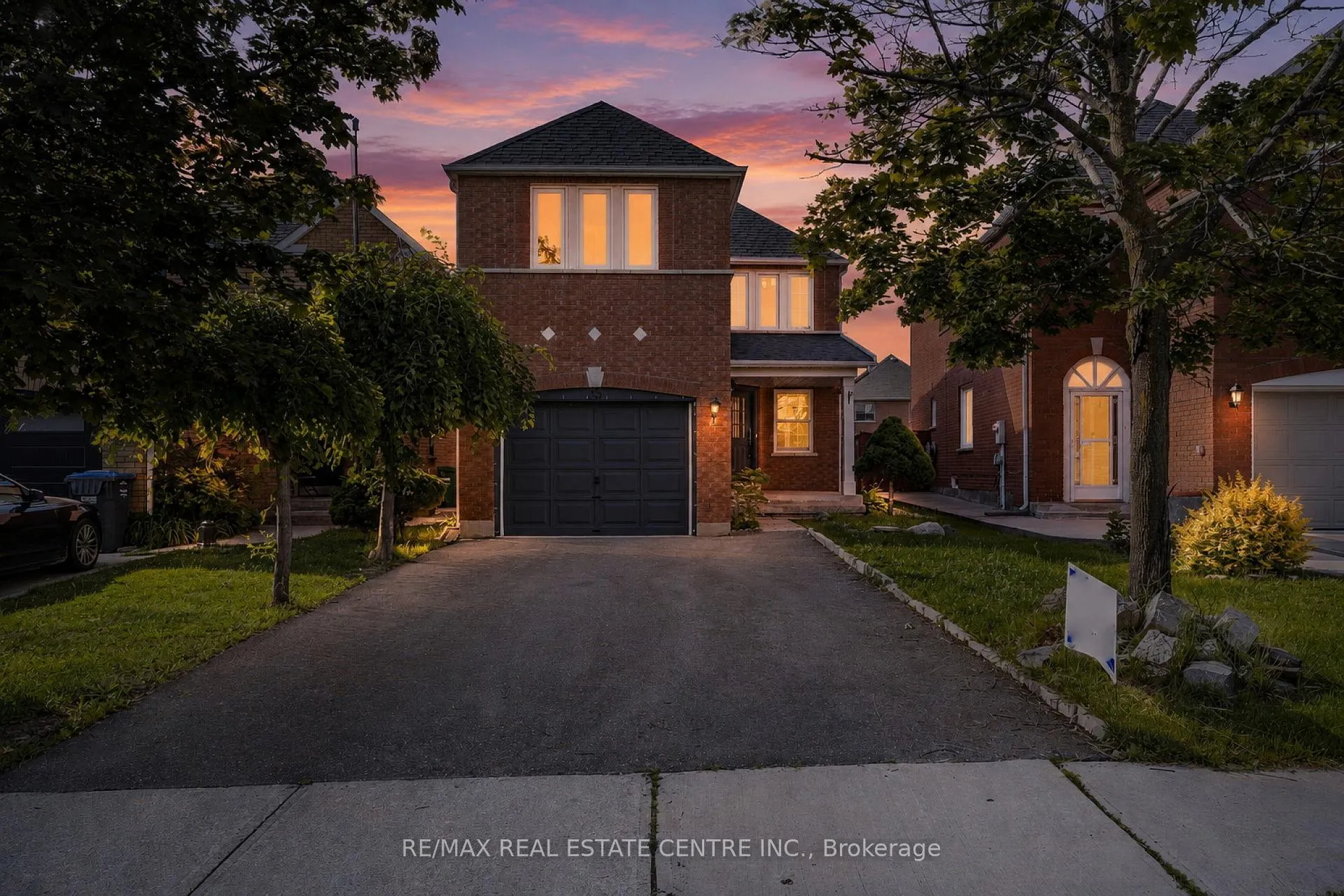 Photo 2 of 35 Twisted Oak Street, Brampton, Sandringham-Wellington — HOMEH