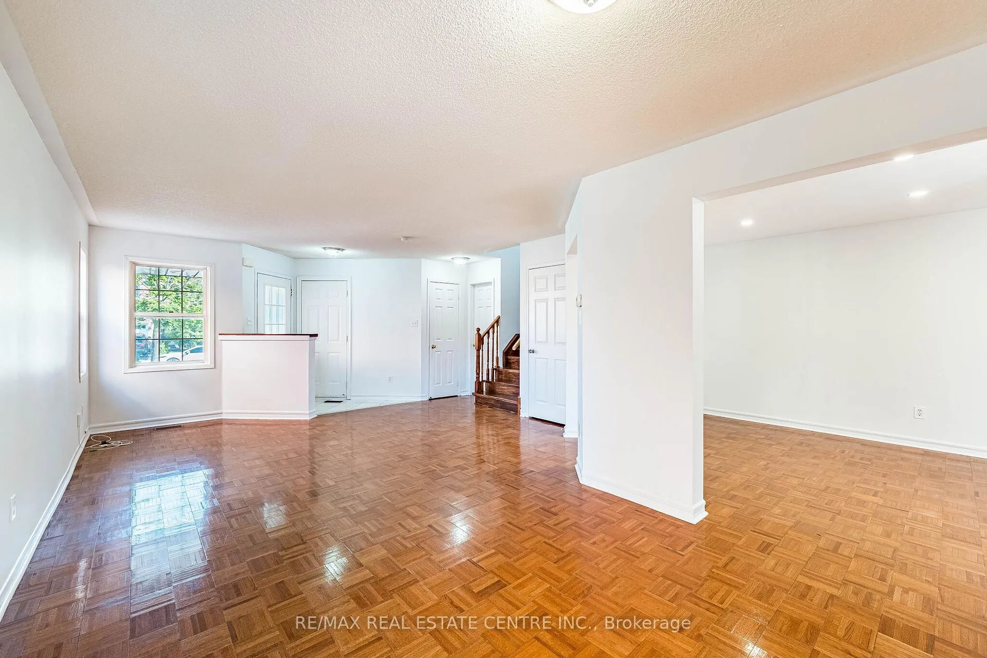 Photo 6 of 35 Twisted Oak Street, Brampton, Sandringham-Wellington — HOMEH