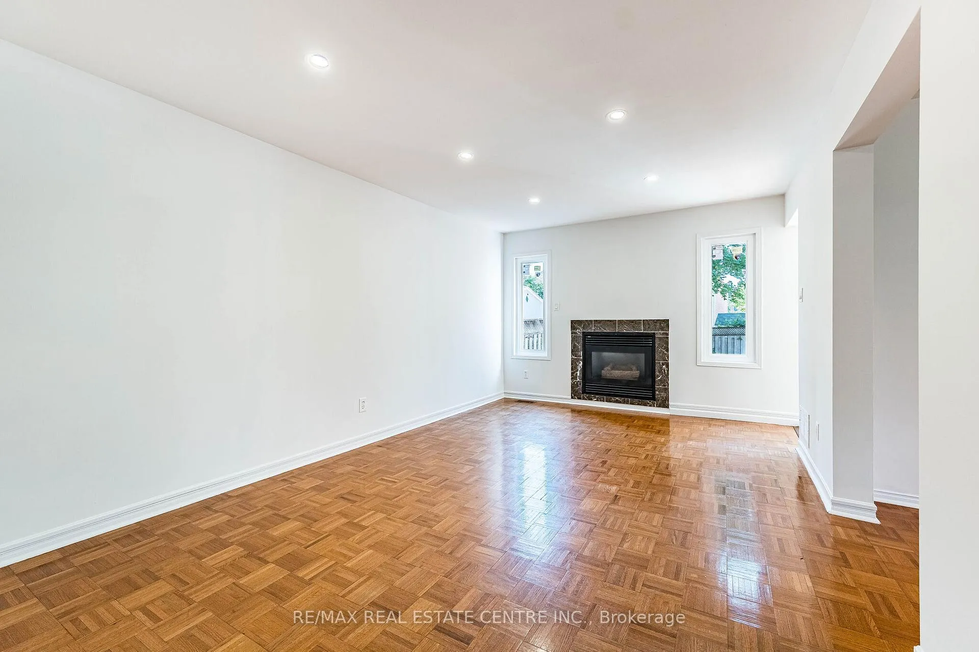 Photo 8 of 35 Twisted Oak Street, Brampton, Sandringham-Wellington — HOMEH