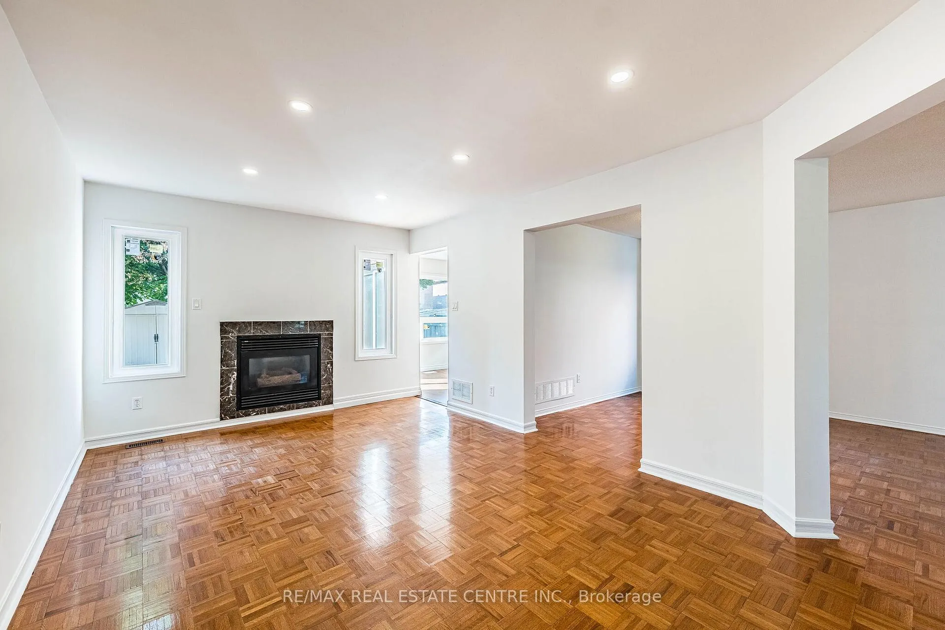 Photo 9 of 35 Twisted Oak Street, Brampton, Sandringham-Wellington — HOMEH