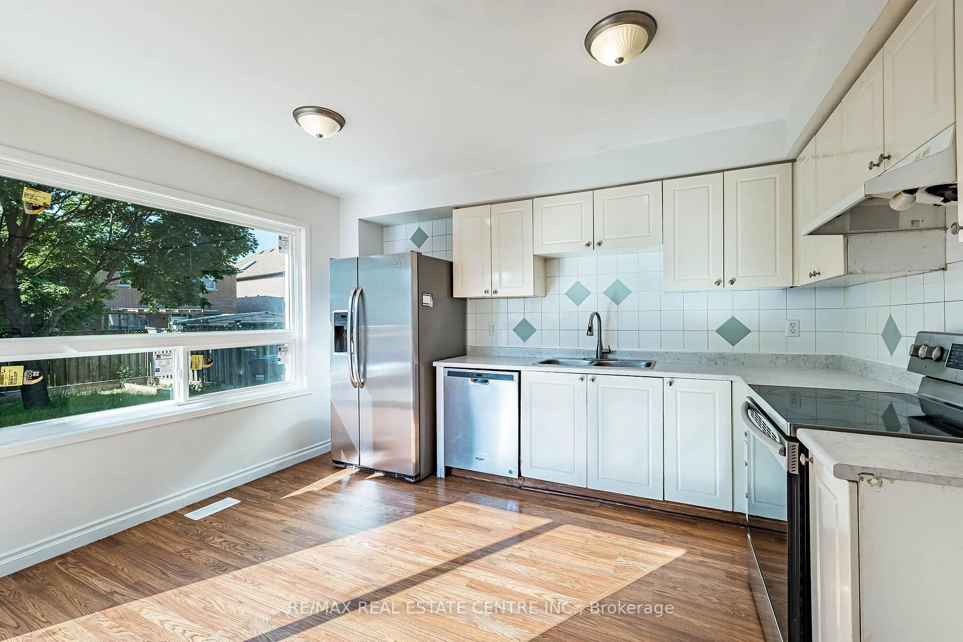 Photo 12 of 35 Twisted Oak Street, Brampton, Sandringham-Wellington — HOMEH