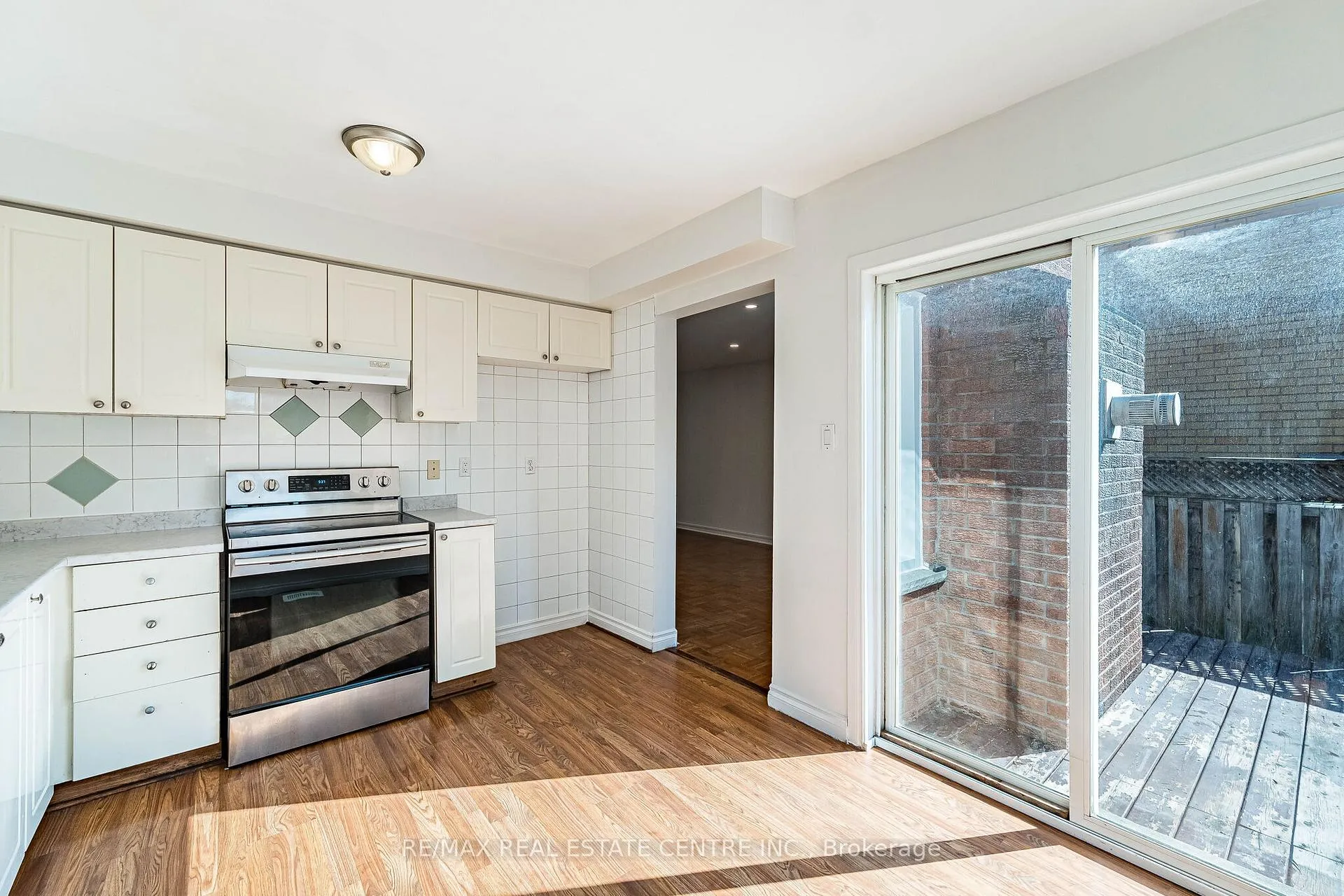 Photo 14 of 35 Twisted Oak Street, Brampton, Sandringham-Wellington — HOMEH