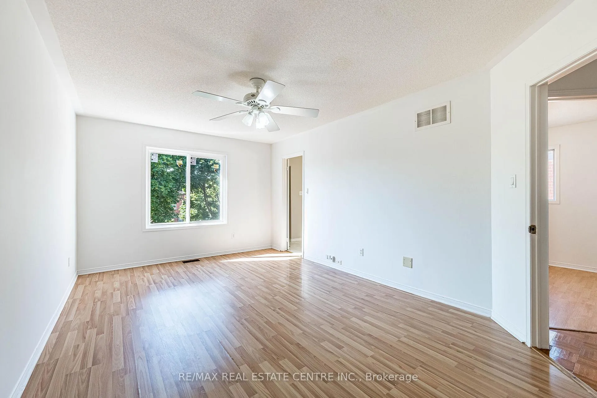 Photo 19 of 35 Twisted Oak Street, Brampton, Sandringham-Wellington — HOMEH