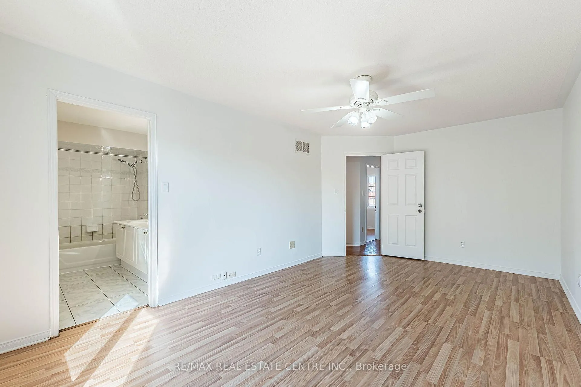 Photo 20 of 35 Twisted Oak Street, Brampton, Sandringham-Wellington — HOMEH