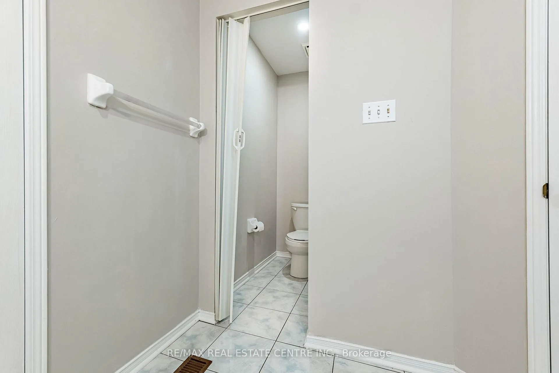 Photo 22 of 35 Twisted Oak Street, Brampton, Sandringham-Wellington — HOMEH