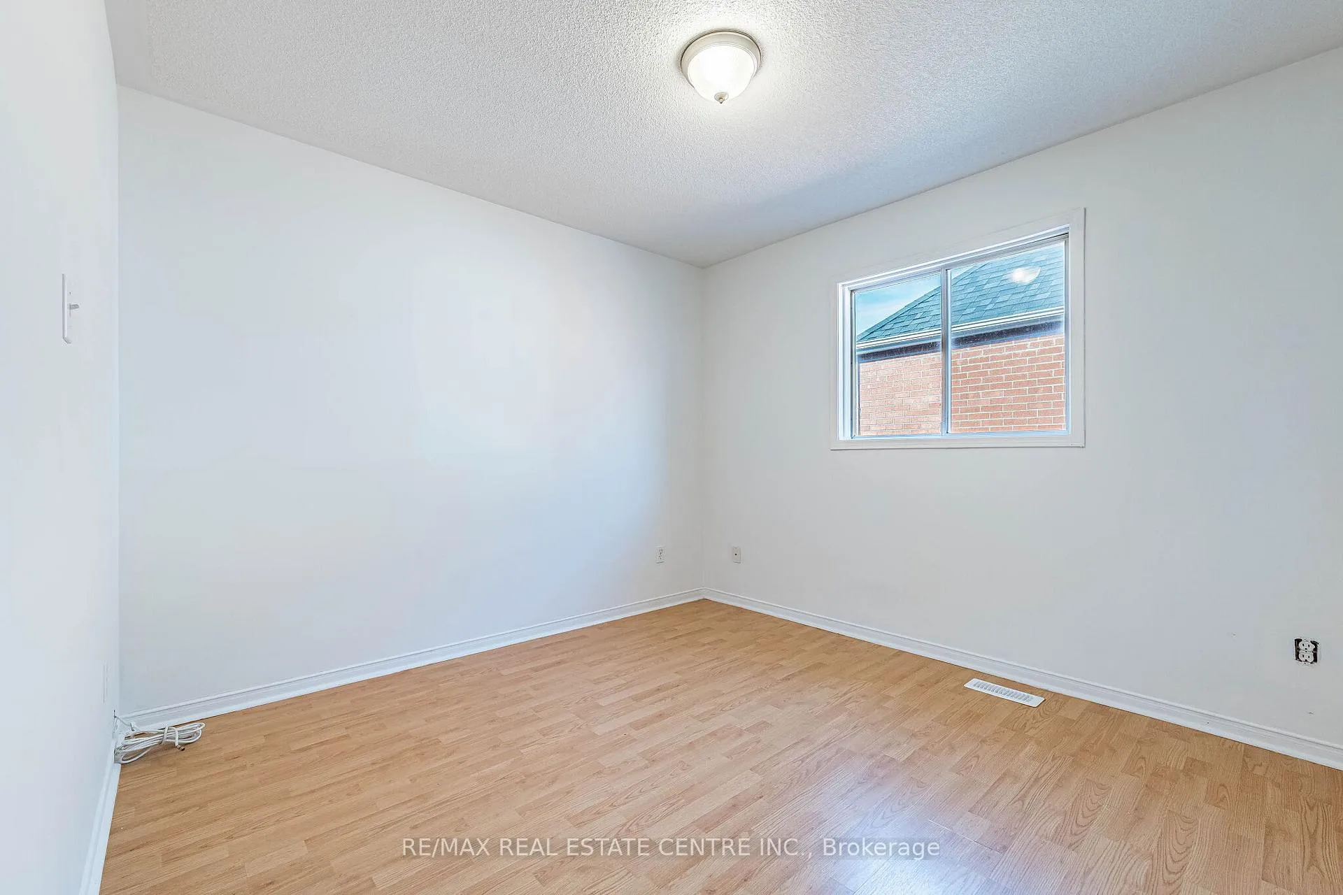Photo 25 of 35 Twisted Oak Street, Brampton, Sandringham-Wellington — HOMEH