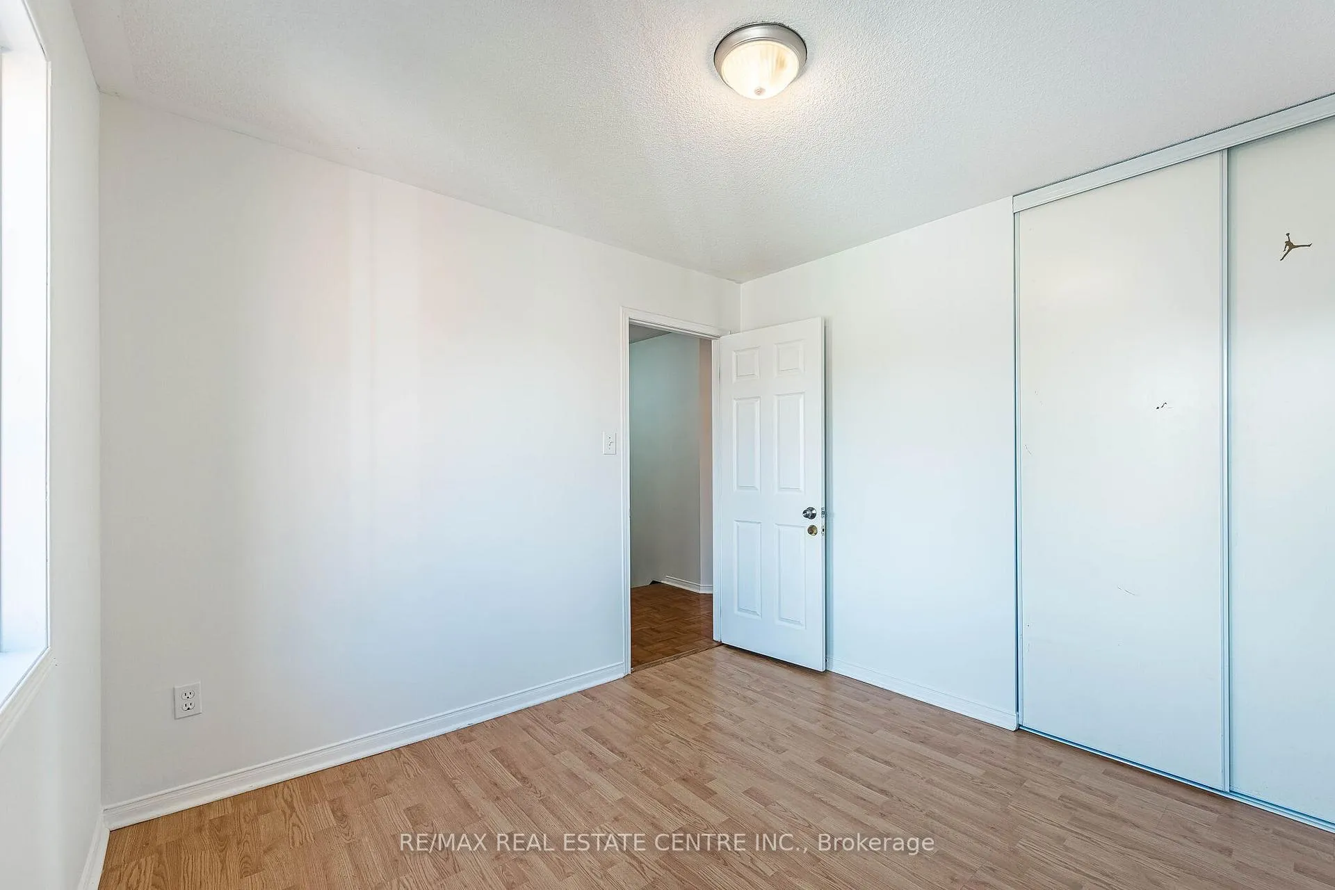 Photo 29 of 35 Twisted Oak Street, Brampton, Sandringham-Wellington — HOMEH