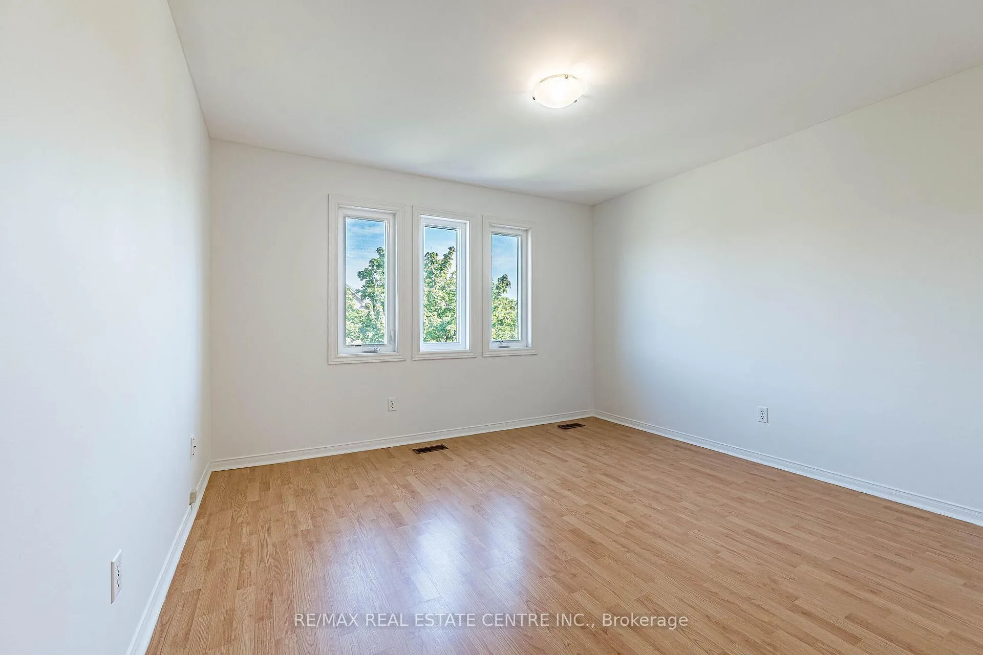 Photo 31 of 35 Twisted Oak Street, Brampton, Sandringham-Wellington — HOMEH