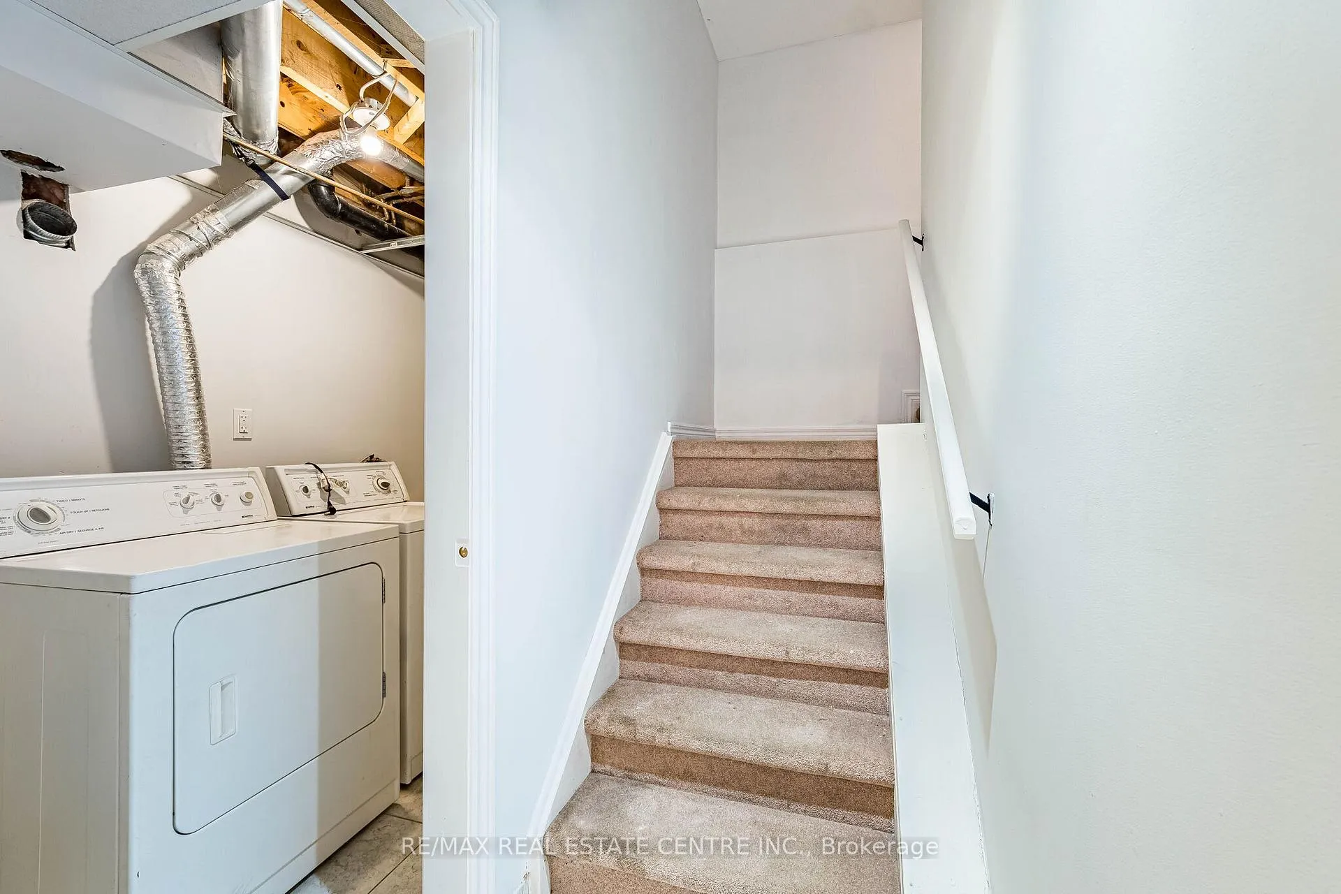 Photo 36 of 35 Twisted Oak Street, Brampton, Sandringham-Wellington — HOMEH