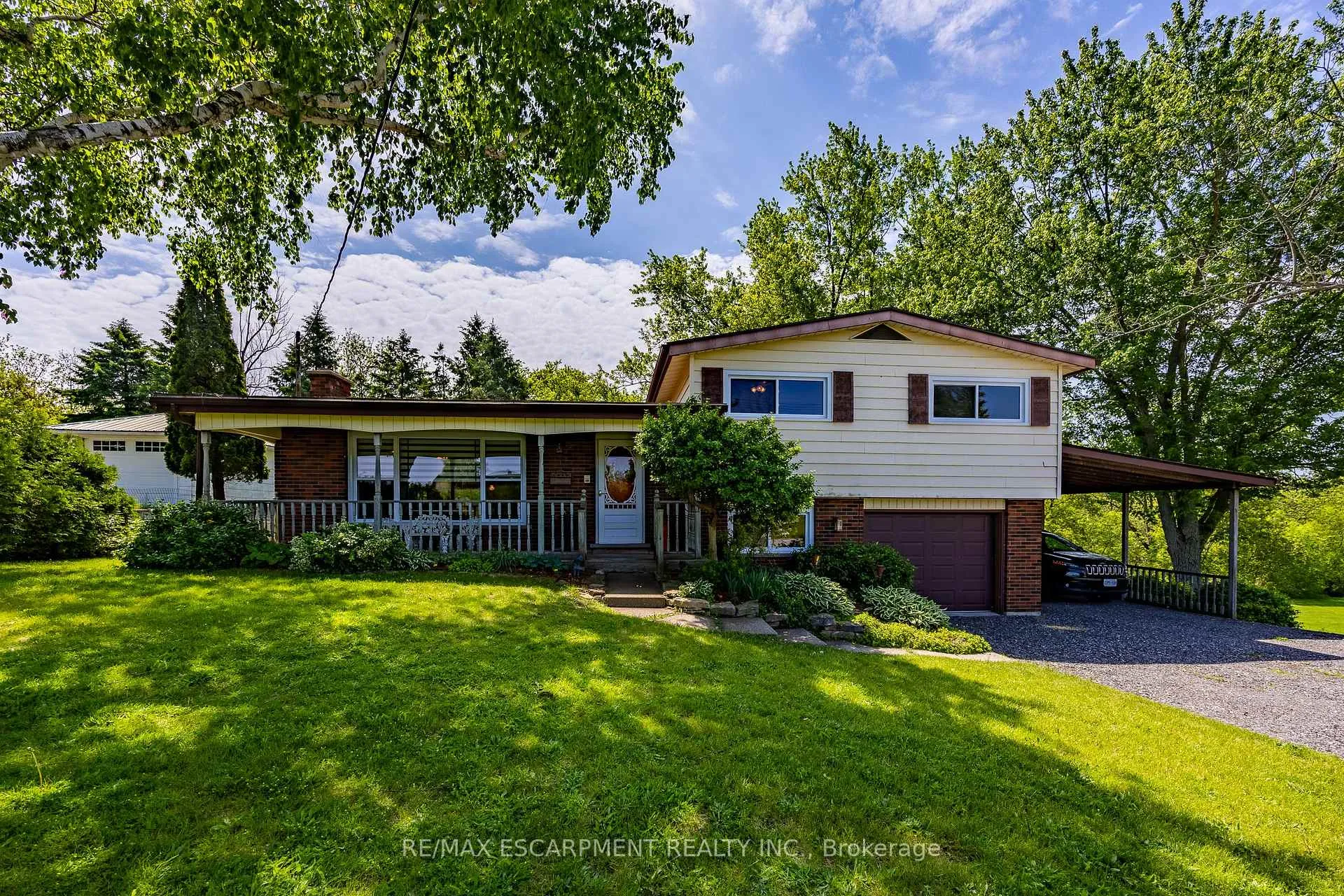 Front of 1712 Vittoria Road