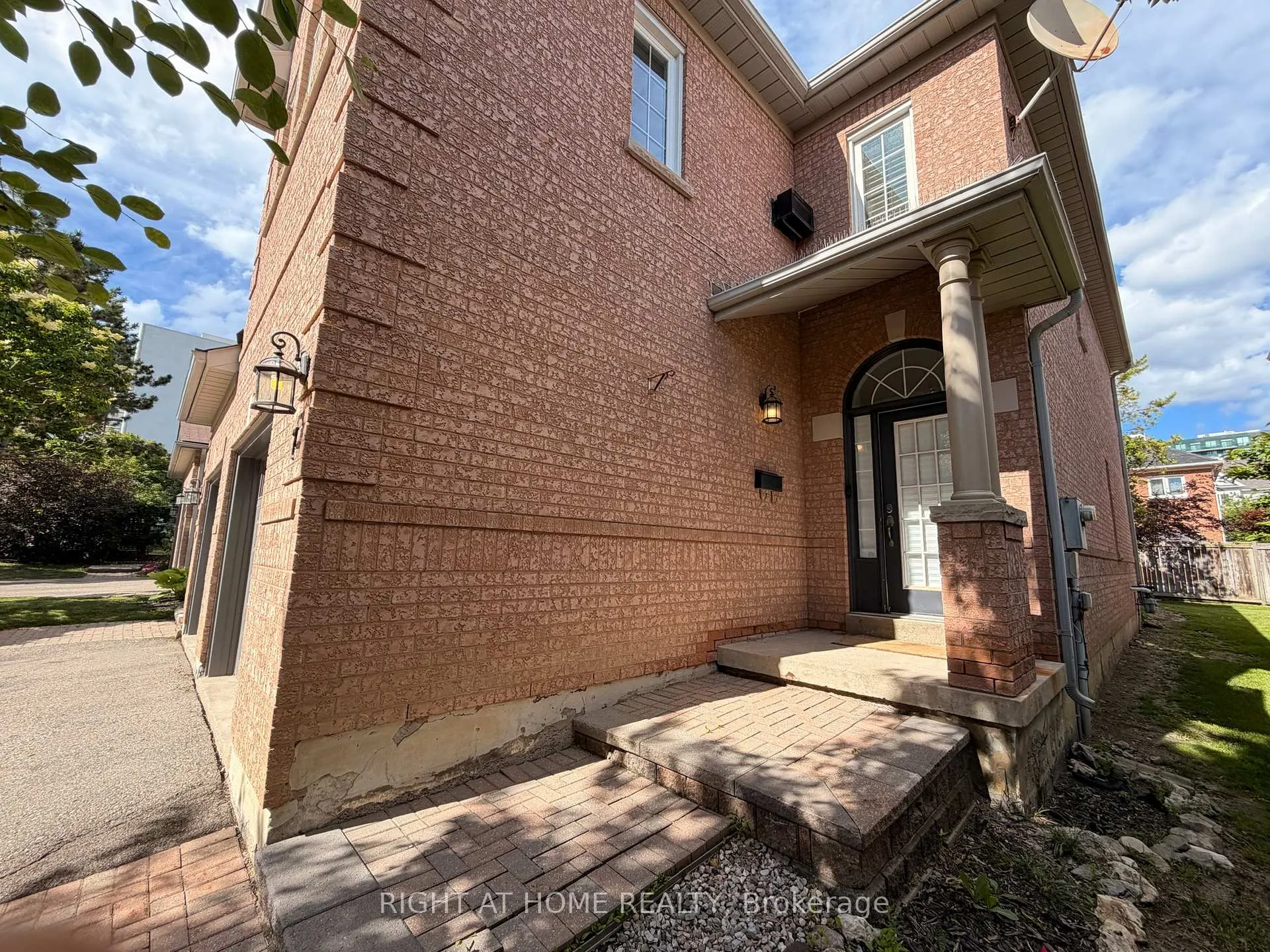 Photo 2 of Unit 7, 2 Mary Gapper Crescent, Richmond Hill, North Richvale — HOMEH