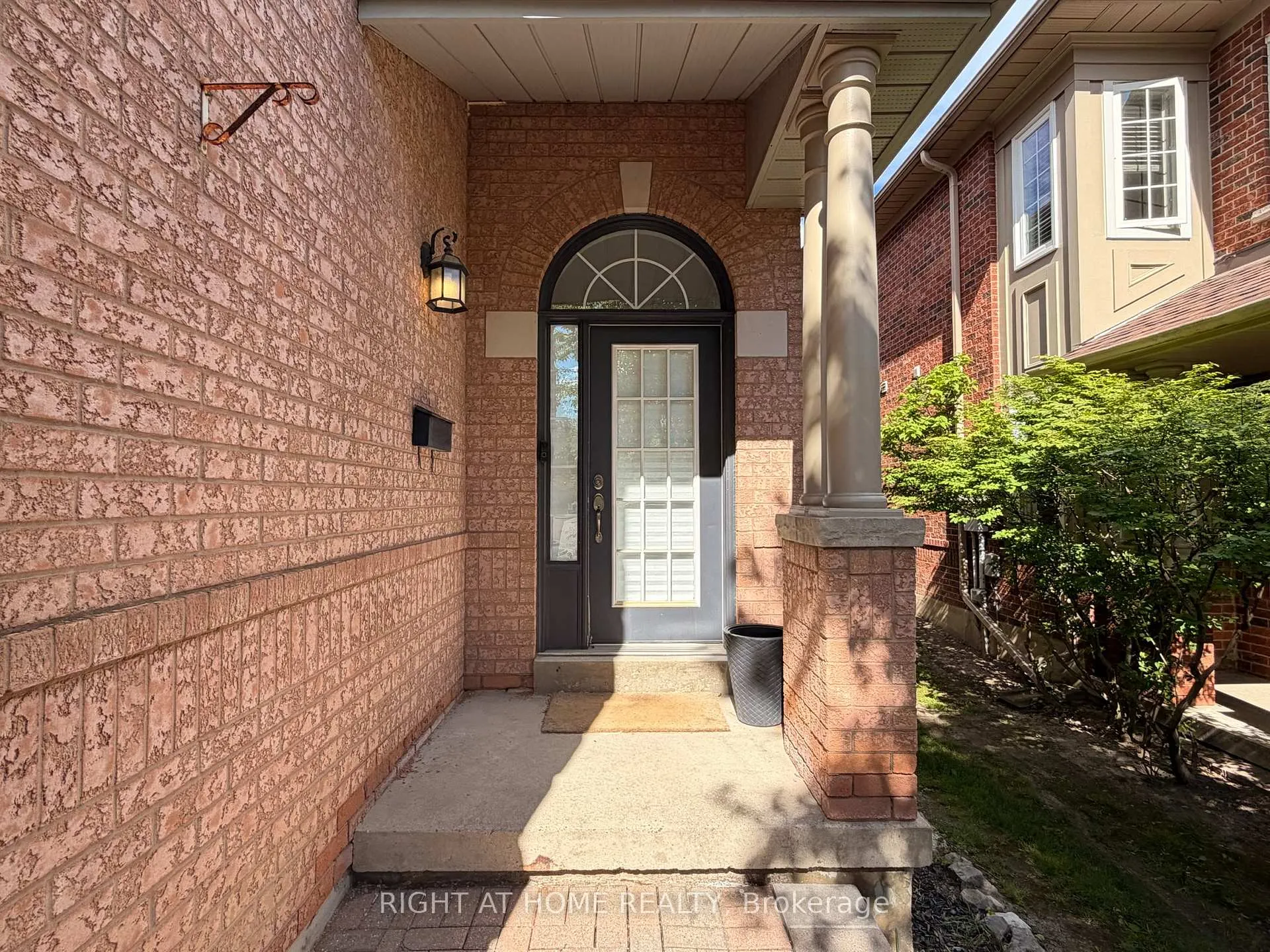 Photo 3 of Unit 7, 2 Mary Gapper Crescent, Richmond Hill, North Richvale — HOMEH
