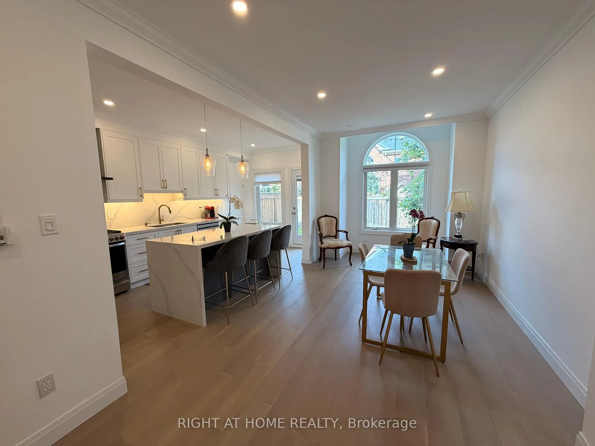 Photo 10 of Unit 7, 2 Mary Gapper Crescent, Richmond Hill, North Richvale — HOMEH