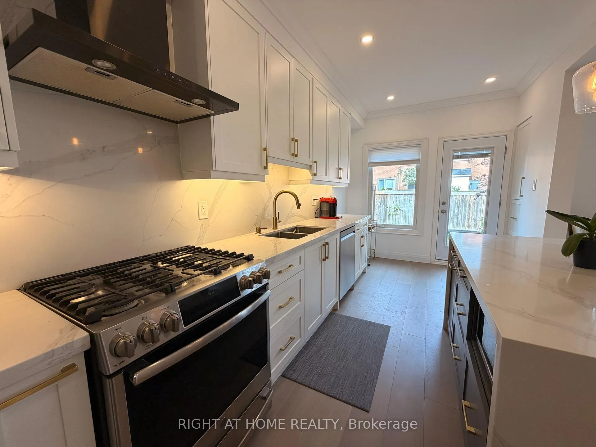 Photo 14 of Unit 7, 2 Mary Gapper Crescent, Richmond Hill, North Richvale — HOMEH